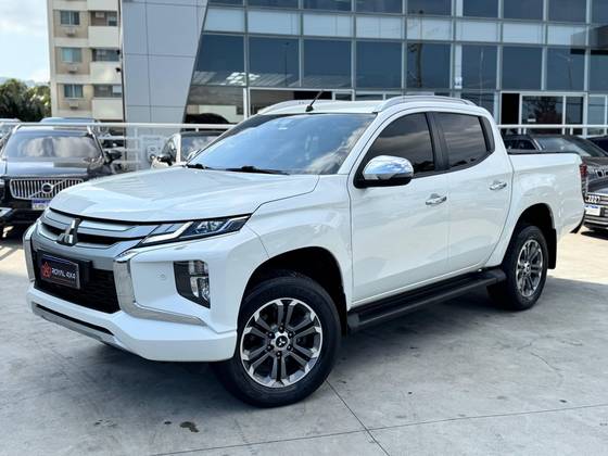 MITSUBISHI L200 TRITON 2.4 16V TURBO DIESEL SPORT HPE-S CD 4P 4X4 AUTOMÁTICO MITSUBISHI L200 TRITON 2.4 16V TURBO DIESEL SPORT HPE-S CD 4P 4X4 AUTOMÁTICO